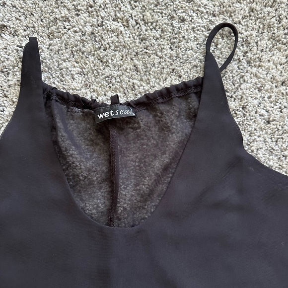 Black tank top - Picture 3 of 3